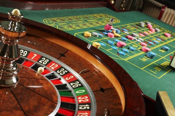 Desktop view of Treasures of Aztec alongside kolamtoto sportsbook and live-dealer sections